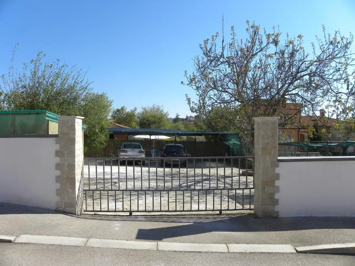 Holiday home Family Friendly House With A Swimming Pool Sveti Lovrec, Central Istria - Sredisnja Istra - 14432 Sveti Lovrec Pazenaticki